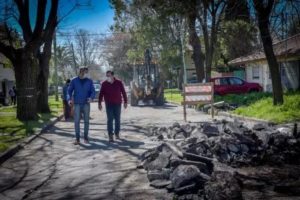 Realizan trabajos de bacheo de hormigón en Parque Luro