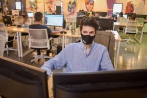 Lanzan un programa que busca incentivar en tecnología a estudiantes de colegios públicos municipales