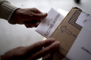 Cerraron los comicios y se anuncia una larga espera por los resultados