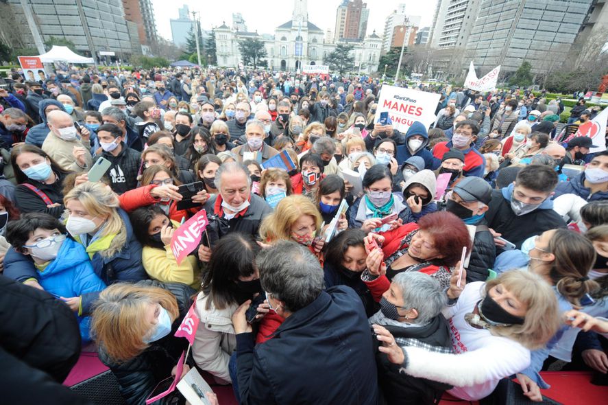 Facundo Manes «le copó» La Plata a Julio Garro