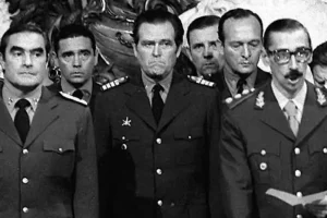 Jorge Videla, en una lista de dictadores a quienes España retiraría condecoraciones