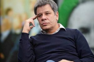 Manes prepara su arribo a la ciudad para presentar su último libro