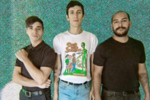 “Nos miran raro” despide el año en el Centro Cultural “La casa de enfrente”