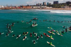 Surfistas homenajearon en Playa Grande a Carlos Di Pace