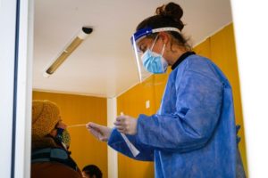 Las autoridades de mesa bonaerenses podrán realizarse tests rápidos hasta el domingo