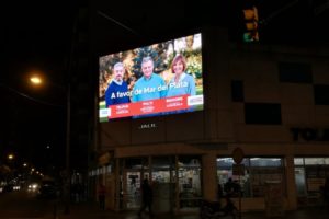 Cruel en el cartel…