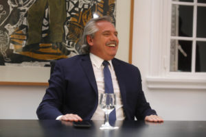 Sorpresa: Alberto Fernández decidió asistir al cierre del Coloquio de IDEA