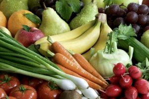 Verduras y frutas encabezaron las subas, la leche se disparó 8,1% y la harina, 6,1%