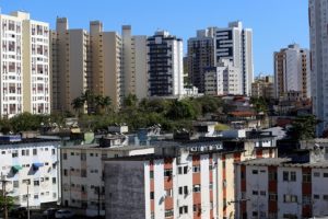 Mujeres y jóvenes son los grupos más vulnerables en el mercado inmobiliario