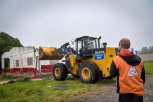 Derribaron una antigua construcción que representaba inseguridad para los vecinos de Las dos Marías