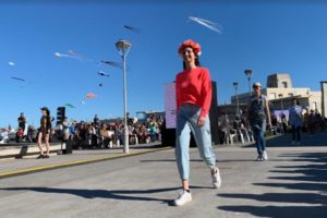 Se realizó en Playa Grande el mega-desfile de diseñadores locales