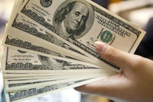 El dólar “blue” subió otra vez y la brecha con el oficial está en el 88%