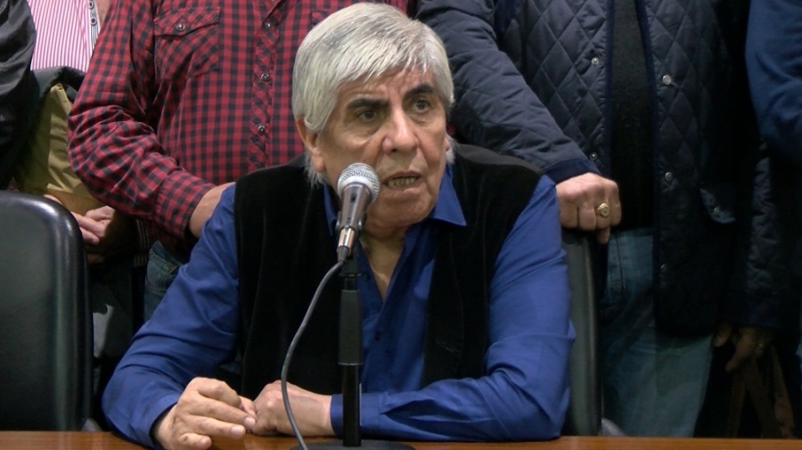 Hugo Moyano aceptó ir por la reelección en Independiente