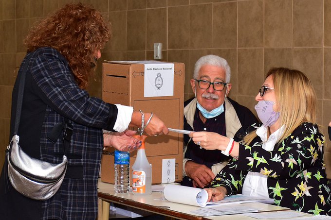 Angélica González, feliz por la oportunidad de votar