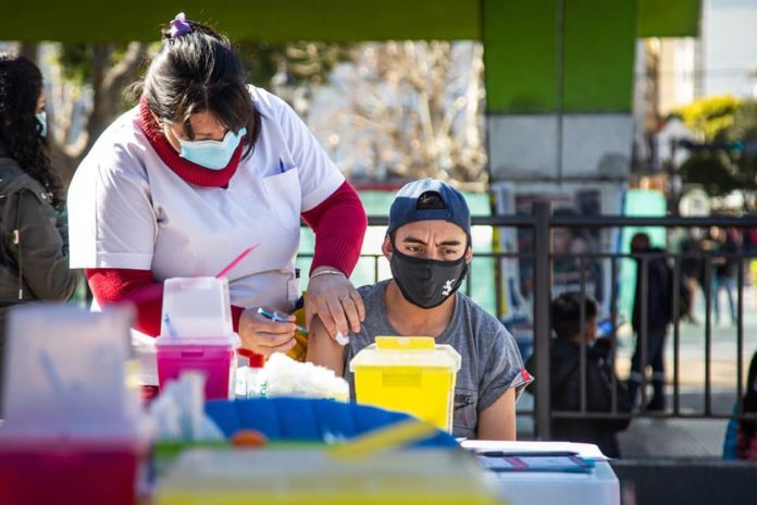 El 20% de los adultos entre 18 y 59 años no fueron a darse la segunda dosis en la Provincia