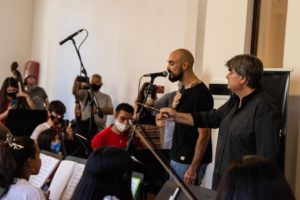 Abel Pintos sorprendió a los integrantes de la Orquesta Municipal Infanto Juvenil