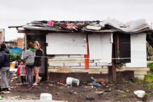 Reciben donaciones para un programa de mejoramiento habitacional en barrio El Caribe