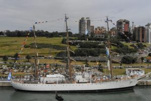 La Fragata Libertad arribó a la ciudad y puede ser visitada hasta el viernes