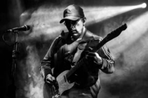 Gaspar Benegas llega con su banda “La mono”