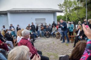 Montenegro y su gabinete se reunieron con los vecinos de Punta Mogotes