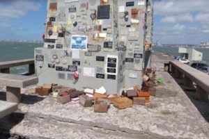 Restaurarán el monumento a San Salvador en el extremo de la Escollera Sur