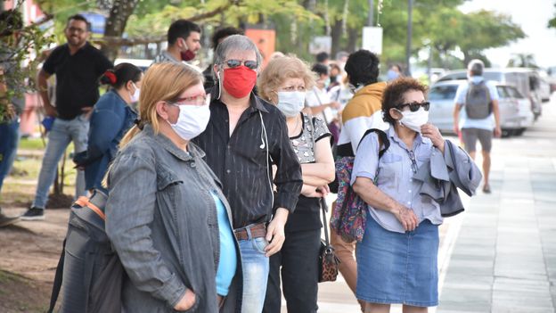 La OMS alertó al mundo por el “tsunami” de casos de coronavirus: “Los no vacunados tienen mayor riesgo”