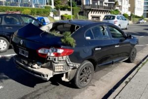El joven que se accidentó hoy en la costa deberá pagar los gastos por los destrozos cometidos
