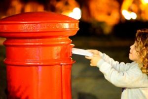 Habilitaron tres buzones para enviar cartas a Papá Noel