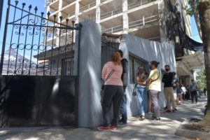 Largas colas y esperas para testearse en Mar del Plata