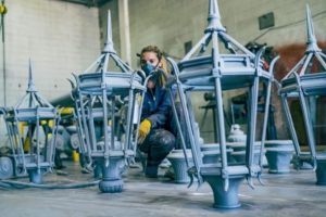 Restauran las farolas de la Plazoleta Almirante Brown