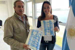 Empresas pesqueras donaron al INIDEP 5000 precintos para el plan de marcación de langostino