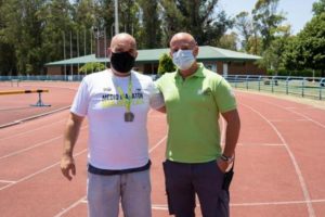 Reconocieron con la medalla de llegada al corredor que sufrió una muerte súbita en la media maratón