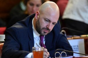 Críticas de la oposición al aumento de tasas aprobado hoy