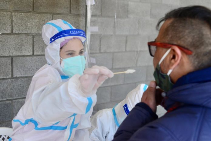 Descenso de casos: 20.020 contagios en las últimas 24 horas y menos testeos