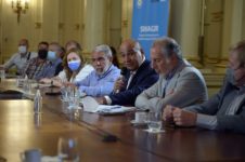 El Estado mira de reojo a las empresas por los cortes de luz: ¿Qué hacen otros países?