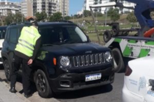 Aseguró ser el representante de L-Gante y se negó a hacer un test de alcoholemia