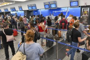 Aerolíneas Argentinas canceló siete vuelos por contagios de Covid-19