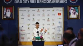 Djokovic juega por primera vez en el año en el ATP de Dubái, donde no le exigen vacunas