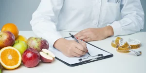 Variante Ómicron: qué recomiendan comer y qué no tras dar positivo