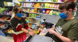 El Gobierno confirmó que se avanza con una canasta de 75 productos para almacenes