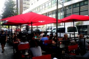 Para UTHGRA “no corresponde cobrarles una tasa” a los decks gastronómicos