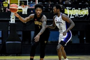 Peñarol no pudo con Obras: perdió 86 a 80