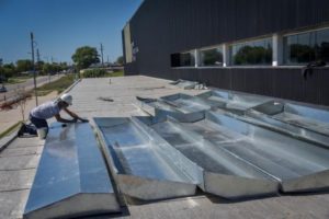 Realizan trabajos de mantenimiento en el polideportivo Las Heras