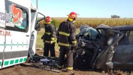 Siete muertos al chocar de frente una ambulancia y una camioneta cerca de Lincoln