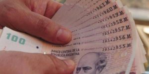 Uno por uno, los planes sociales que aumentarán tras la suba del salario mínimo