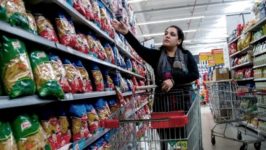Feletti acordó con supermercados retrotraer precios de 580 productos al 10 de marzo