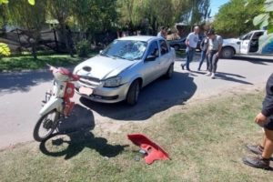 Internaron a un motociclista con politraumatismos luego de un choque