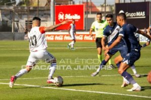 Alvarado fue vapuleado por Chacarita: 5 a 0