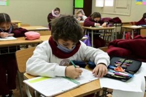 La Provincia esperará a abril para ver si sigue el uso de barbijos en escuelas
