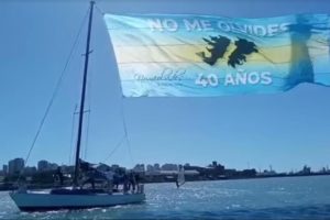 Homenajes desde el mar, el cielo y la tierra por los 40 años de Malvinas